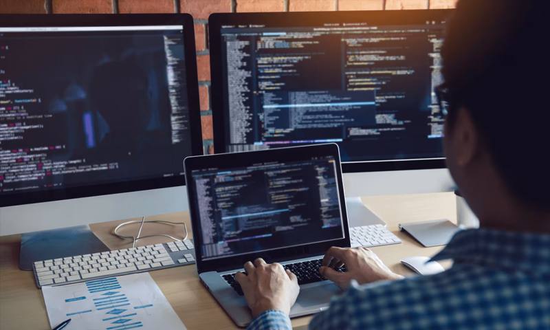 数据科学选型：R与Python如何赋能离石区网站建设？